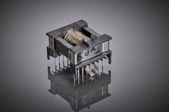 Prototyp-Transformator mit Aluminium-Litzenwicklung für universitäre Forschung und Entwicklung