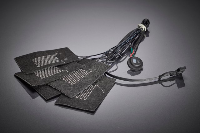 Leitfähige Textilmodule mit integrierten Litzen für Smart-Textile-Anwendungen. Die flexiblen Leiterstrukturen eignen sich für Wearables und Sensorsysteme und ermöglichen zuverlässige Signal- und Energieübertragung bei hoher mechanischer Belastbarkeit.