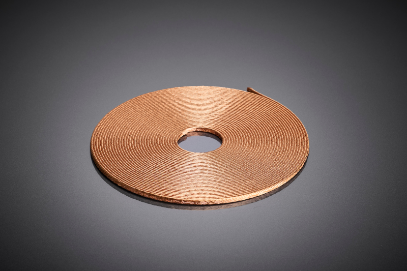 Die flach aufgebaute Spule mit RUPALIT® Profil-Litze bildet die Grundlage für kompakte Qi2-In-Cabin-Ladepads und unterstützt eine effiziente Energieübertragung bei begrenztem Bauraum und erhöhter Leistungsdichte.